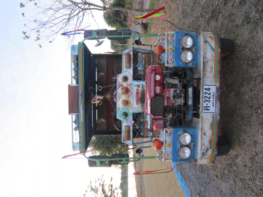 รถอีแต๋นสวยครับพร้อมลุยครับ