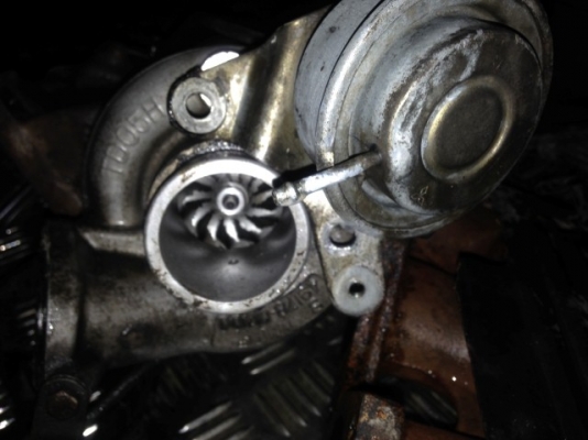 ขาย Turbo TD05H แกนรุน ใบสึก 2,000 ขาย Turbo TD05H แกนรุน ใบสึก 2,000