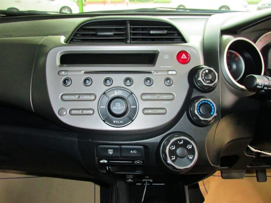 HONDA JAZZ i-VTEC 1.5 AT ปี 2010 HONDA JAZZ i-VTEC 1.5 AT ปี 2010