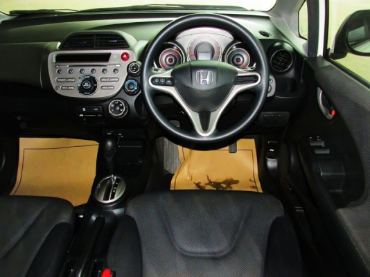 HONDA JAZZ i-VTEC 1.5 AT ปี 2010 HONDA JAZZ i-VTEC 1.5 AT ปี 2010