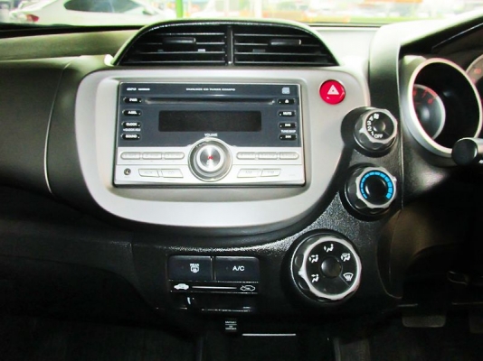 HONDA JAZZ i-VTEC 1.5 AT ปี 2009 HONDA JAZZ i-VTEC 1.5 AT ปี 2009