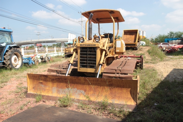 ขายรถแทรกเตอร์ ดันดิน MITSUBISHI:FA 50 โรตารี่พร้อมด้วยครับ ราคา 400,000บาท