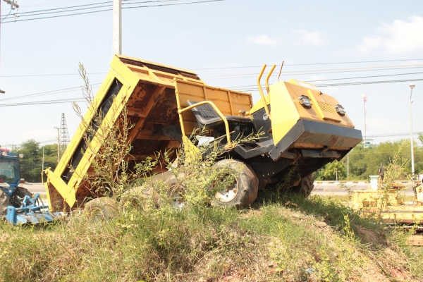 ขายรถดั้มเปอร์ เครื่องดีเซลล์2สูบ เครื่อง MITSUBISHI ขับเคลื่อน8ล้อ รับน้ำหนักได้ไม่เกิน2ตัน 140,000บาท  ราคาต่อรองได้ครับ