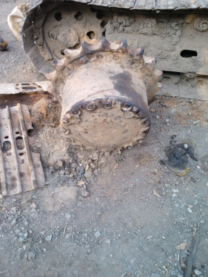 ขายด่วนตัวเดินkomatsuรุ่น 200-5 สภาพพร้อมใช้งาน