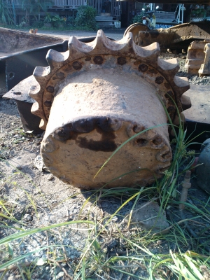 ขายด่วนตัวเดินkomatsuรุ่น 200-5 สภาพพร้อมใช้งาน