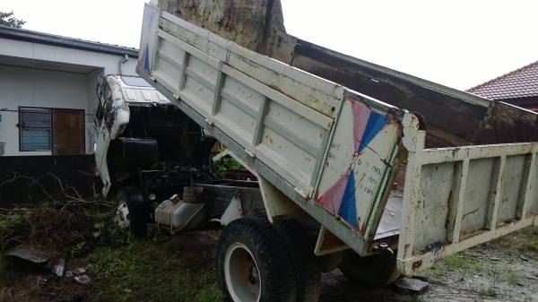 6ล้อดั้ม ยาง9.00 2คัน HINO KL300และISUZU 175 แรง ขาย7.8 แสน...