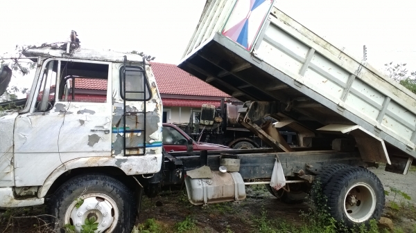 6ล้อดั้ม ยาง9.00 2คัน HINO KL300และISUZU 175 แรง ขาย7.8 แสน...