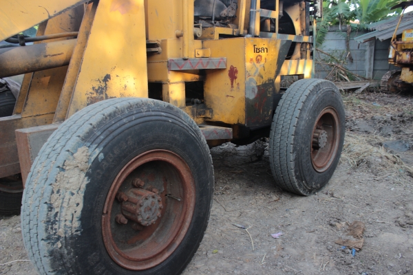 ขายรถตักล้อยาง KOMATSU เครื่องดีเซล 4สูบ ราคา 230,000