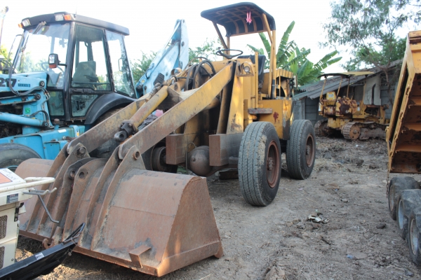 ขายรถตักล้อยาง KOMATSU เครื่องดีเซล 4สูบ ราคา 230,000
