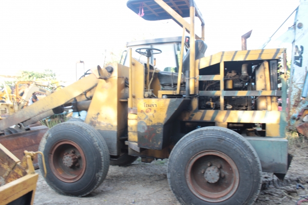 ขายรถตักล้อยาง KOMATSU เครื่องดีเซล 4สูบ ราคา 230,000