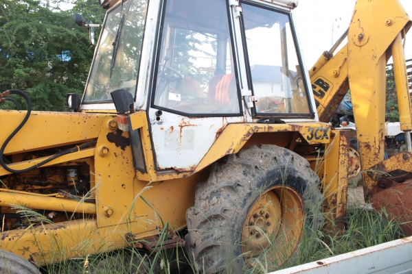 ขายรถหน้าตัก หลังขุด  JCB: 3CX 1เพลา  ราคา 430,000 บาท
