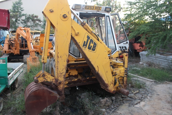 ขายรถหน้าตัก หลังขุด  JCB: 3CX 1เพลา  ราคา 430,000 บาท