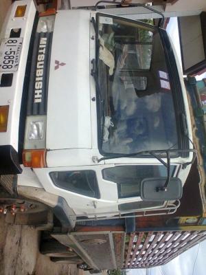 ขายสิบล้อมิตซูFN 215 เพลาเดียว  เดิมเดิม 165 แรง  พร้อมใช้ติดต่อ0926468622