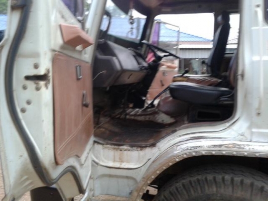 ขายสิบล้อเทเลอร์รถแบ็คโฮ HINO เครื่องเดิม เกียร์เดิม หัวเก๋งเดิมบาง ขึ้น 200 ได้