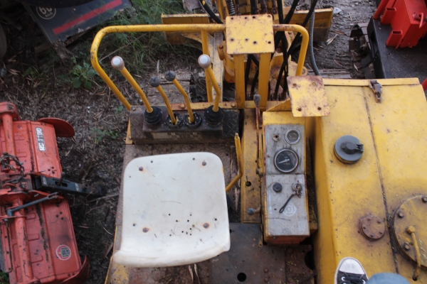 ขายแบคโฮ HITACHI: UH-M11 (PC 30)3สูบ ราคา 198,000บาท