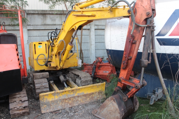 ขายแบคโฮ HITACHI: UH-M11 (PC 30)3สูบ ราคา 198,000บาท