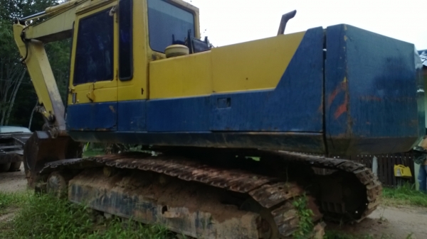 PC200-3 คอนโทนสั้น สีไม่สวย ;วางเครื่อง ISUZU รถทำงานดี ขาย...เลิกกิจการ 4.5แสน