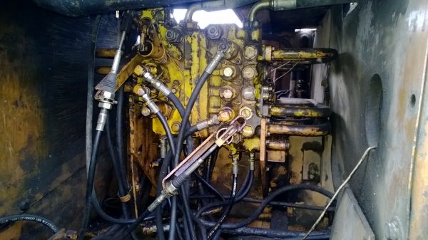 PC200-3 คอนโทนสั้น สีไม่สวย ;วางเครื่อง ISUZU รถทำงานดี ขาย...เลิกกิจการ 4.5แสน