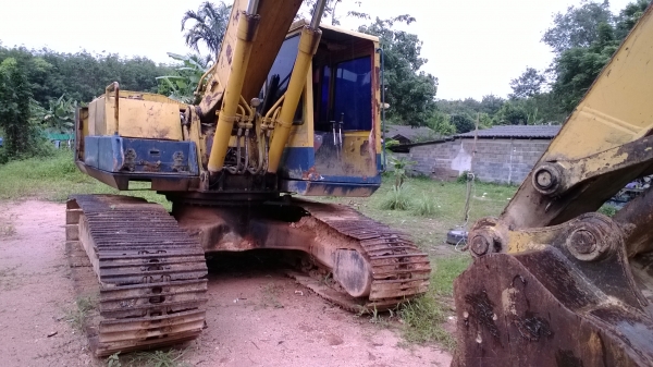 PC200-3 คอนโทนสั้น สีไม่สวย ;วางเครื่อง ISUZU รถทำงานดี ขาย...เลิกกิจการ 4.5แสน