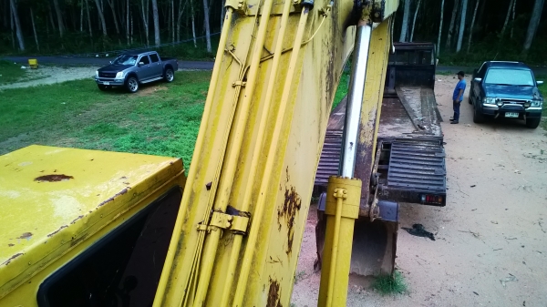 PC200-3 คอนโทนสั้น สีไม่สวย ;วางเครื่อง ISUZU รถทำงานดี ขาย...เลิกกิจการ 4.5แสน