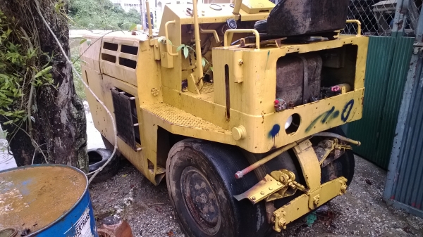 รถบดเล็ก4ตันนั่งขับ SAKAI ล้อเหล็ก-ล้อยาง พร้อมใช้ สภาพดี...