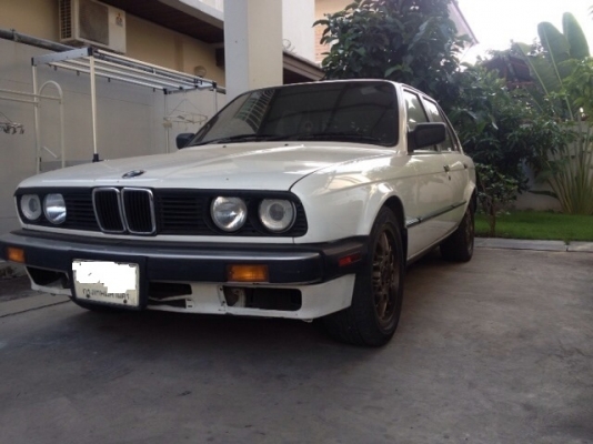ขาย BMW E30 4dr 316i ปี2531 เกียธรรมดา สีขาว ขาย BMW E30 4dr 316i ปี2531 เกียธรรมดา สีขาว