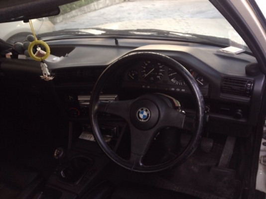 ขาย BMW E30 4dr 316i ปี2531 เกียธรรมดา สีขาว ขาย BMW E30 4dr 316i ปี2531 เกียธรรมดา สีขาว