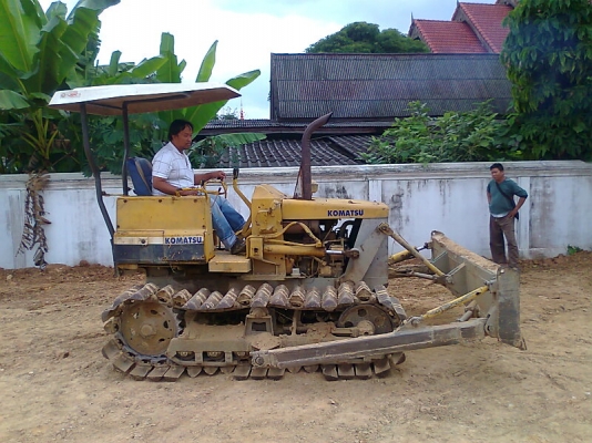 รถแทรคเตอร์ KOMATSU D20 PL-5 แรงดี ทำงานไว ประหยัดน้ำมัน ตัดราคาเหลือเพียง 1.4 แสนบาท.