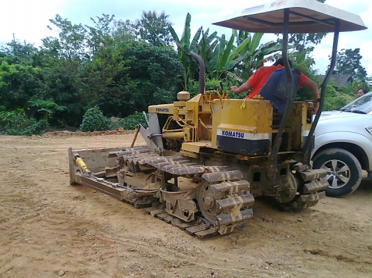 รถแทรคเตอร์ KOMATSU D20 PL-5 แรงดี ทำงานไว ประหยัดน้ำมัน ตัดราคาเหลือเพียง 1.4 แสนบาท.
