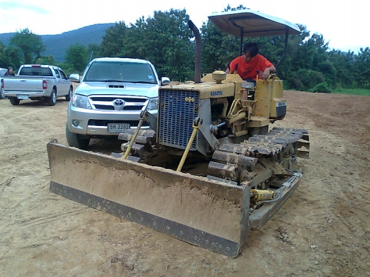 รถแทรคเตอร์ KOMATSU D20 PL-5 แรงดี ทำงานไว ประหยัดน้ำมัน ตัดราคาเหลือเพียง 1.4 แสนบาท.