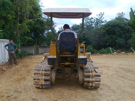 รถแทรคเตอร์ KOMATSU D20 PL-5 แรงดี ทำงานไว ประหยัดน้ำมัน ตัดราคาเหลือเพียง 1.4 แสนบาท.