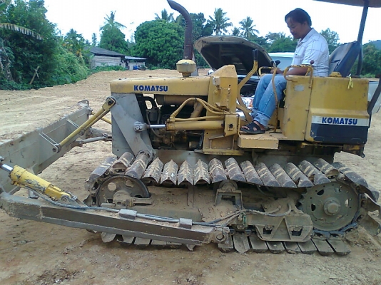 รถแทรคเตอร์ KOMATSU D20 PL-5 แรงดี ทำงานไว ประหยัดน้ำมัน ตัดราคาเหลือเพียง 1.4 แสนบาท.