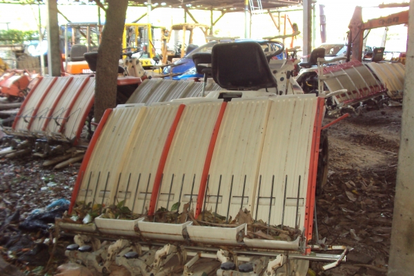 รถดำนา 4 แถว แบบนั่งขับ