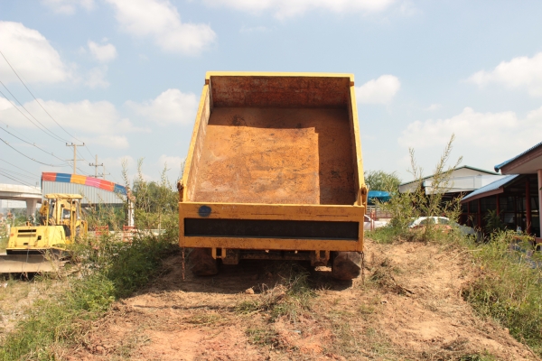 ขายรถดั้มเปอร์มี เครื่องดีเซลล์ 2สูบ ขับเคลื่อน8ล้อ ไม่ติดหล่ม ราคา 140,000บาท