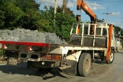 ขายรถบรรทุก6ล้อติดเครน4.5ตัน HINO FF3H เครื่อง 195 HO7D เครื่องดี คัสชีส์สวย เอกสารพร้อมโอนครับ