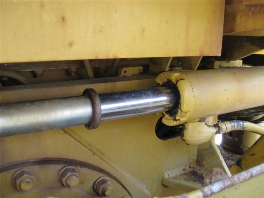 ขายรถเกรด Caterpillar 140G #72V1622 w/ scarifier 1993year 9559hrs รถจอดอยู่ที่โกดังในไทยค่ะ