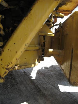 ขายรถเกรด Caterpillar 140G #72V1622 w/ scarifier 1993year 9559hrs รถจอดอยู่ที่โกดังในไทยค่ะ