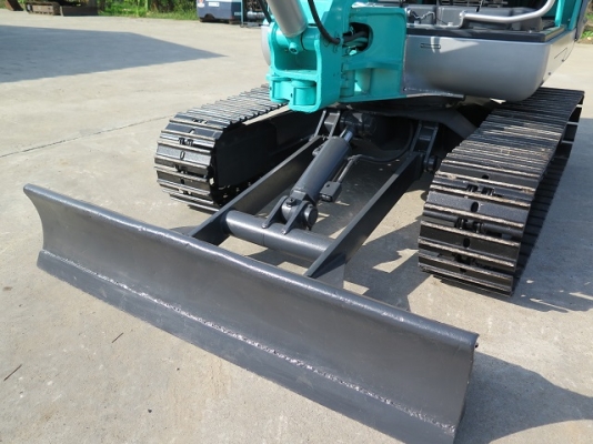 รถขุด แบคโฮล KOBELCO SK035 ทำสีใหม่ มือสองญี่ปุ่น นำเข้าเอง ยังไม่เคยใช้งานในไทย