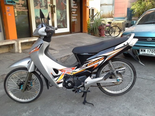 Wave 125 r ปี 49 สีเทา ดำ กุญแจ 2 ชั้น รถบ้าน สภาพเดิมๆ เครื่องดี ไม่หลวม เอกสารครบ