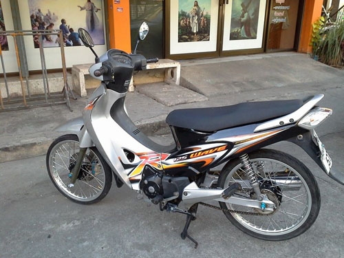 Wave 125 r ปี 49 สีเทา ดำ กุญแจ 2 ชั้น รถบ้าน สภาพเดิมๆ เครื่องดี ไม่หลวม เอกสารครบ