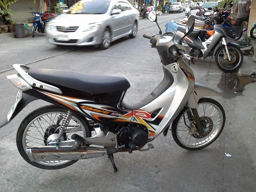 Wave 125 r ปี 49 สีเทา ดำ กุญแจ 2 ชั้น รถบ้าน สภาพเดิมๆ เครื่องดี ไม่หลวม เอกสารครบ