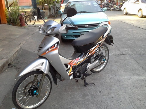 Wave 125 r ปี 49 สีเทา ดำ กุญแจ 2 ชั้น รถบ้าน สภาพเดิมๆ เครื่องดี ไม่หลวม เอกสารครบ