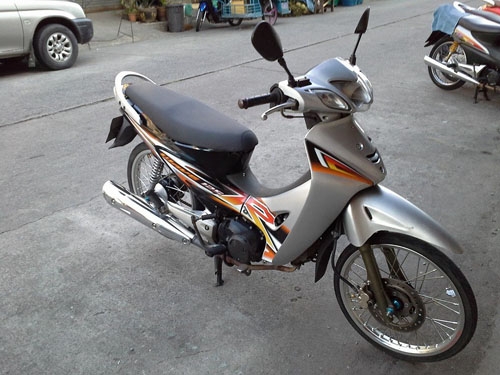 Wave 125 r ปี 49 สีเทา ดำ กุญแจ 2 ชั้น รถบ้าน สภาพเดิมๆ เครื่องดี ไม่หลวม เอกสารครบ