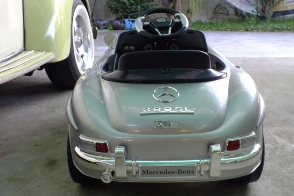 ขายแล้วค่ะ ขอบคุณ truck2hand ค่ะ Benz SL 300 รถไฟฟ้าเด็กเปิดประทุน สวยๆขับได้ โชว์ได้ ราคาไม่แรงครับ