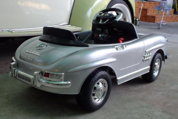 ขายแล้วค่ะ ขอบคุณ truck2hand ค่ะ Benz SL 300 รถไฟฟ้าเด็กเปิดประทุน สวยๆขับได้ โชว์ได้ ราคาไม่แรงครับ