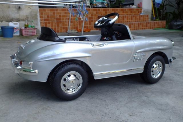 ขายแล้วค่ะ ขอบคุณ truck2hand ค่ะ Benz SL 300 รถไฟฟ้าเด็กเปิดประทุน สวยๆขับได้ โชว์ได้ ราคาไม่แรงครับ