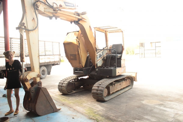 ขายแบคโฮ YANMAR B5X เครื่องดีเซลล์4สูบ ราคา 310,000บาท