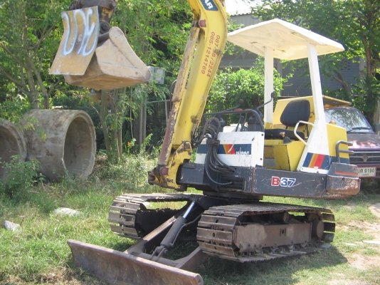 รถขุด Yanmar B37 สภาพสวยพร้อมใช้งาน