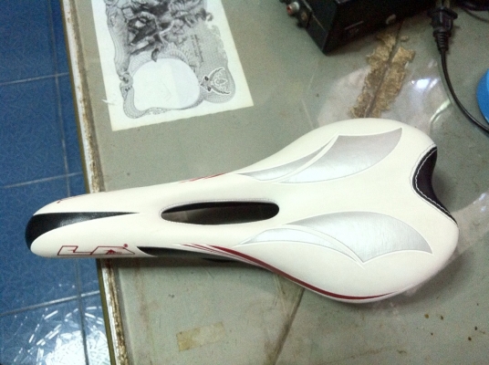 ส่ง EMS ด่วน ให้คุณหมู จ.ระยอง เรียบร้อยแล้ว เลขที่ EMS EK 1877 0125 9 TH ขอบคุณมากครับ ขาย เบาะจักรยาน LA แท้ ตามรูป ราคาต่อรองได้ ทางแยกสามพราน นครปฐม