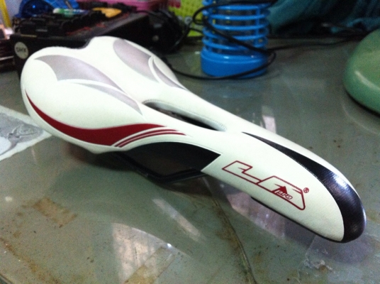 ส่ง EMS ด่วน ให้คุณหมู จ.ระยอง เรียบร้อยแล้ว เลขที่ EMS EK 1877 0125 9 TH ขอบคุณมากครับ ขาย เบาะจักรยาน LA แท้ ตามรูป ราคาต่อรองได้ ทางแยกสามพราน นครปฐม